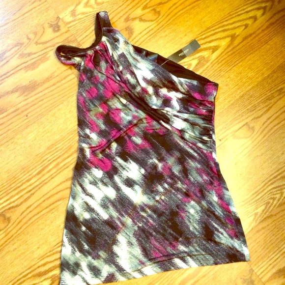 Cute top with multi colors & detail design