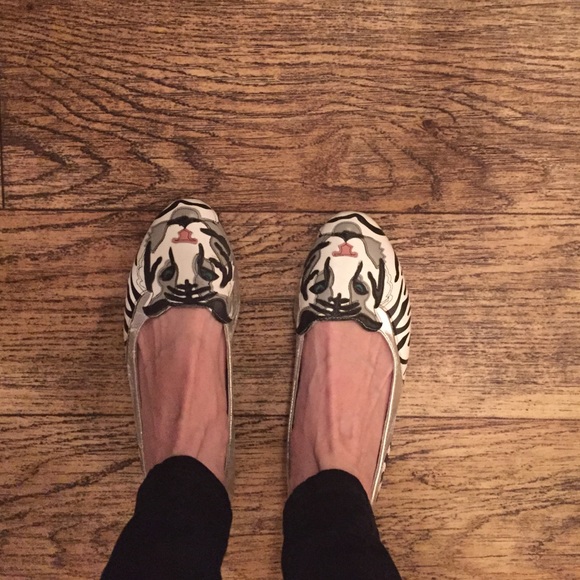 🐯urban outfitters tiger flats🐯 - Picture 2 of 4