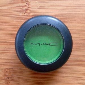 MAC Eye Shadow in WONDERGRASS Frost