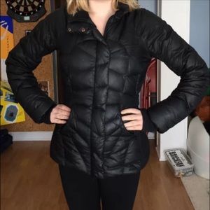 LULU LEMON Sky fit style down jacket.