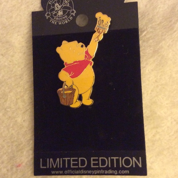 Disney Accessories - LIMITED EDITION WINNIE THE POOH DISNEY PIN