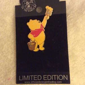 LIMITED EDITION WINNIE THE POOH DISNEY PIN