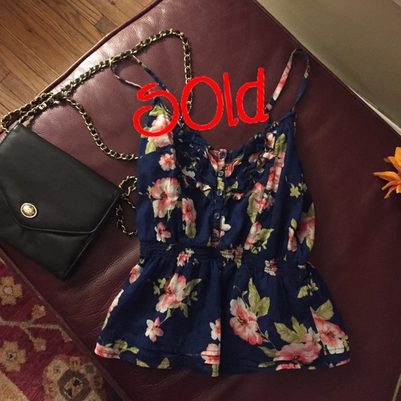🚫SOLD🚫Blue flowered top