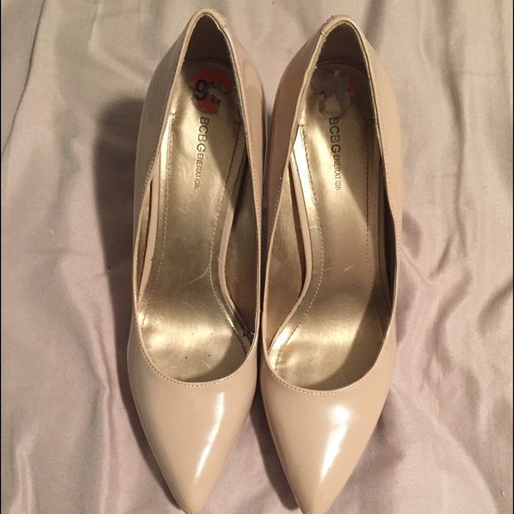 Shiny Nude Pointed heels