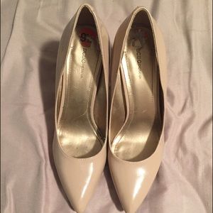 Shiny Nude Pointed heels