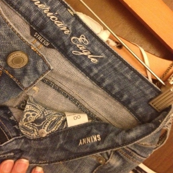 AEO Distressed Skinny Jeans - Picture 3 of 4
