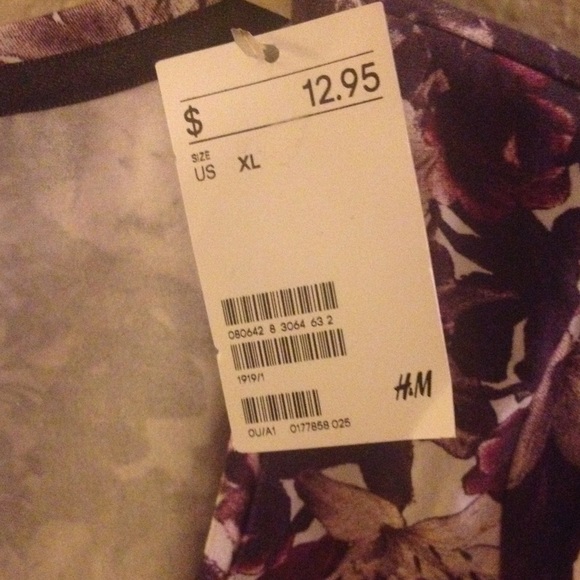 SOLD! NWT Purple Floral Scoop Neck Tunic from H&M - Picture 3 of 4
