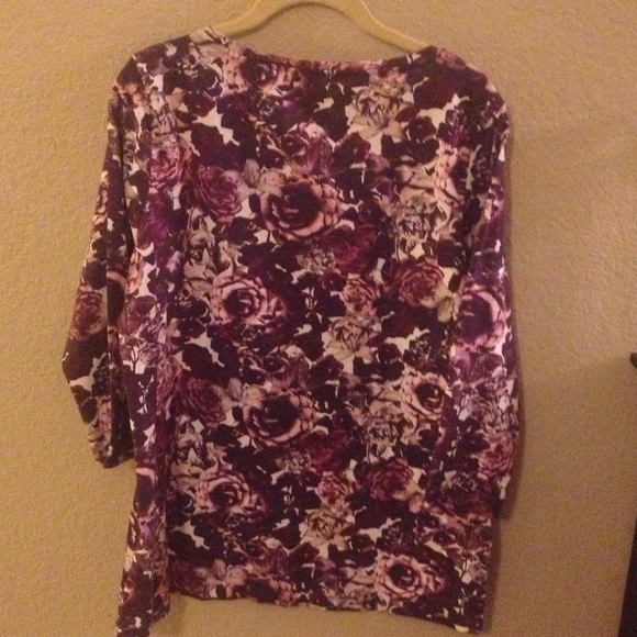 SOLD! NWT Purple Floral Scoop Neck Tunic from H&M - Picture 4 of 4