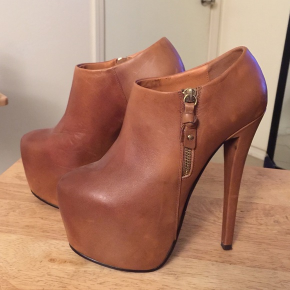 Wild Pair Shoes - Tan leather platform ankle booties
