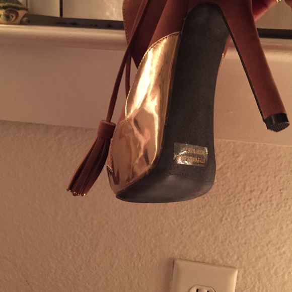 Brown and gold suede boots. - Picture 3 of 3