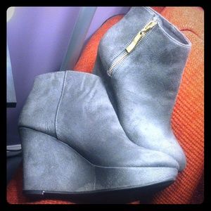 🚫SOLD ON EBAY🚫Christian Siriano Gray Suede Wedge