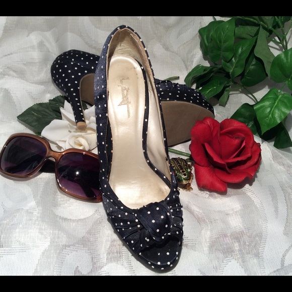 👠♥️F24 Navy Polka-Dots Pumps ♥️👠