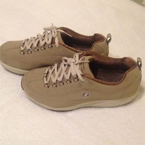 ON HOLD FOR AMBER !!!Skechers tennis shoes