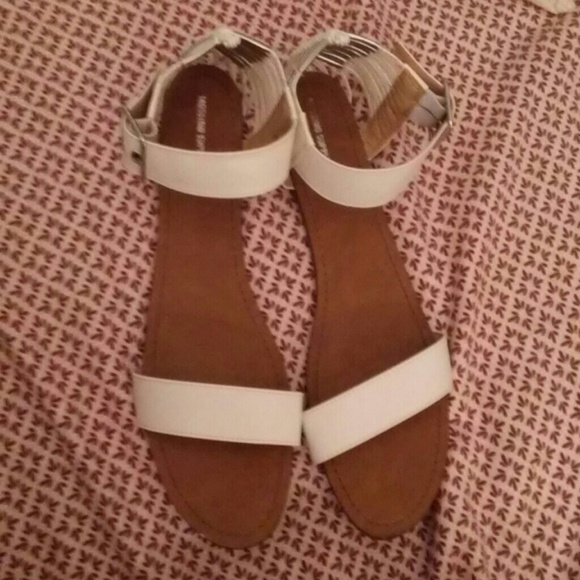 Mossimo Supply Co. Shoes - Cute white summer sandals