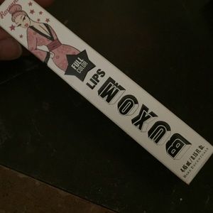 Buxom full coverage lip gloss in Roxanne