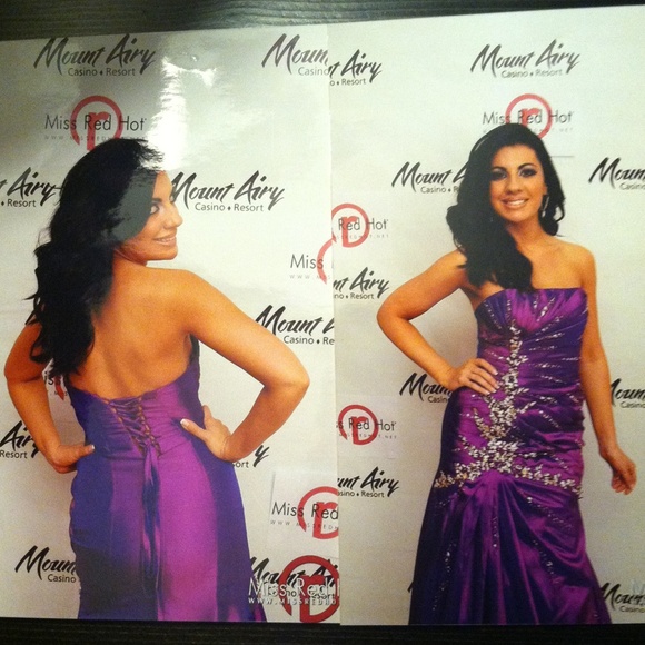 Purple gown with crystal embellishments - Picture 3 of 4