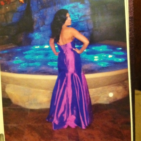 Purple gown with crystal embellishments - Picture 4 of 4