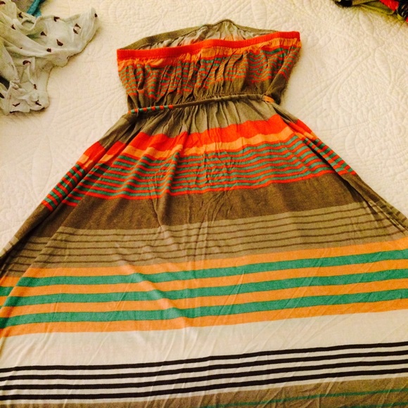 Old navy strapless sundress - Picture 3 of 4