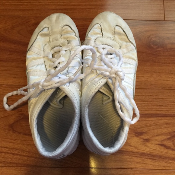 Nfinity Evolution white cheer shoes