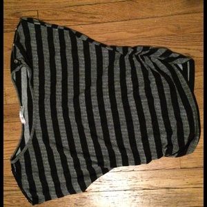 Black and gray top💛💛