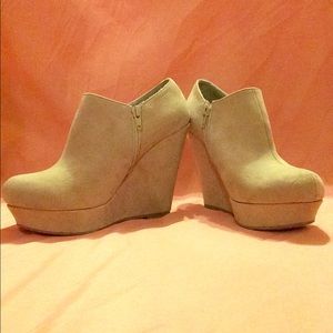 Tan wedge faux suede heels brand new 💄👑