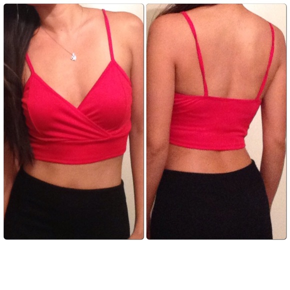 Tops - Crop top ❗️Bundled❗️