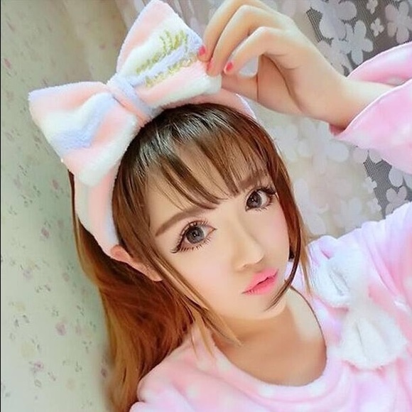 Makeup remover headband