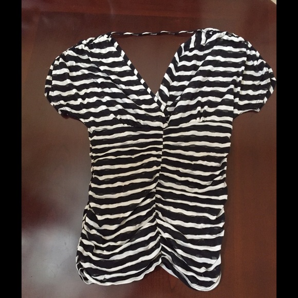 Dots Tops - REDUCED--💥💥Black & White Stripped Top💥💥