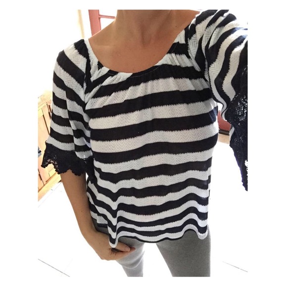 🚫SOLD IN BUNDLE‼️LAST ONE, SIZE SMALL LEFT - Picture 4 of 4