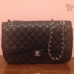 FINAL SALE! 💕 Black Quilted Purse with Chain!