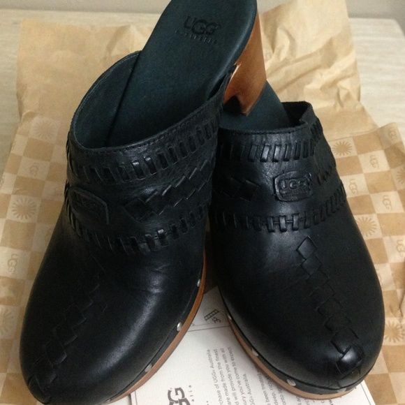 💖UGG Australia Black Leather Clogs💖