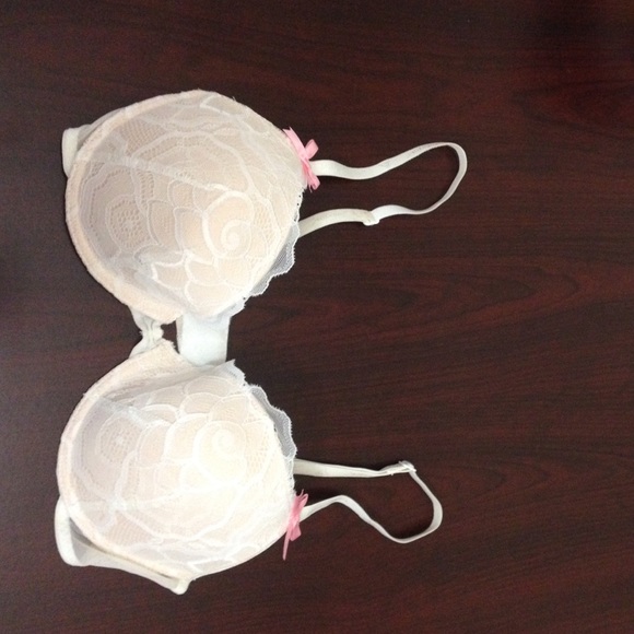 Betsey Johnson Accessories - Betsey Johnson 34 C bra