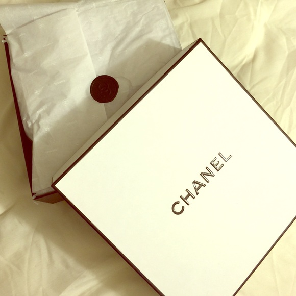 Square CHANEL Box