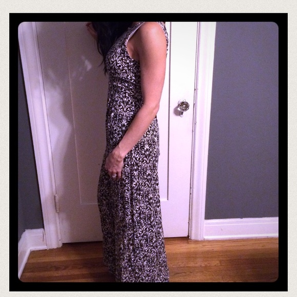 Adorable backless jumpsuit - Picture 2 of 4