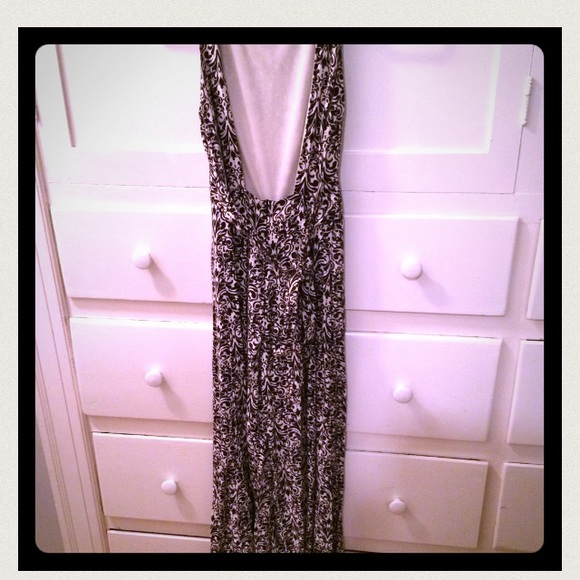 Adorable backless jumpsuit - Picture 3 of 4