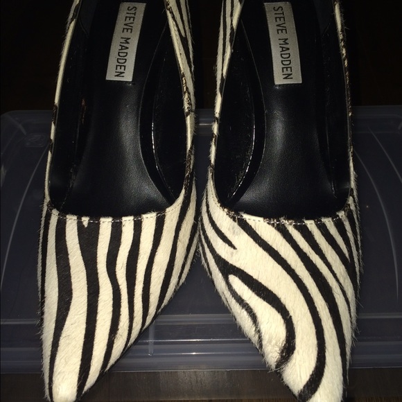 Zebra pattern pumps** - Picture 2 of 4