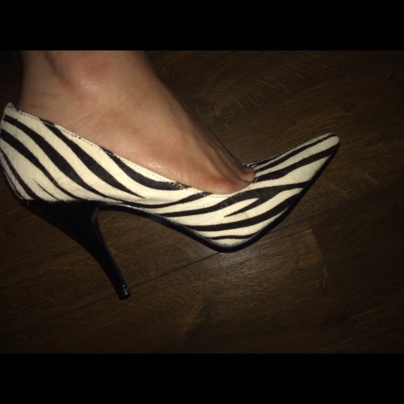 Zebra pattern pumps** - Picture 3 of 4