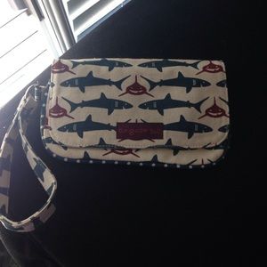 Bungalow 360 Shark Clutch