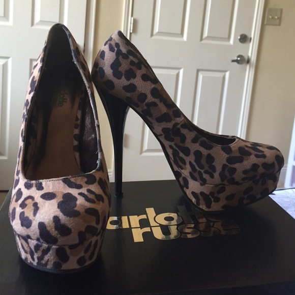Leopard print pump