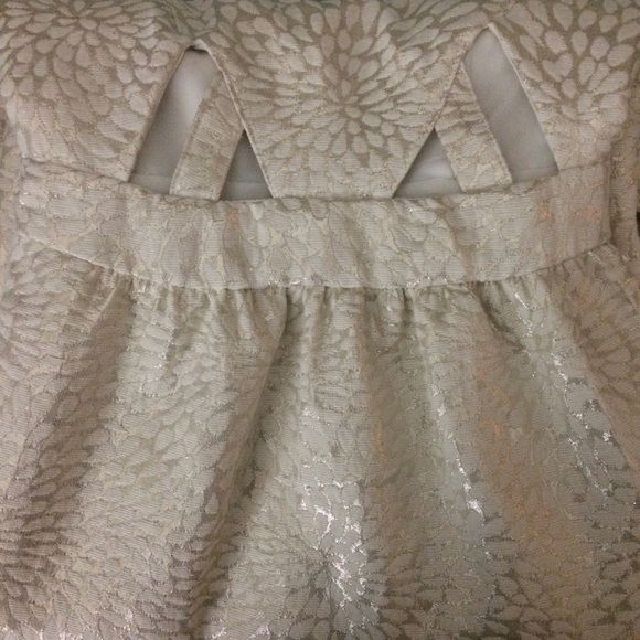 ❌SOLD❌ Gold and White cutout dress! - Picture 2 of 4