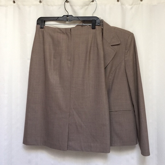 Talbots wool suit will sell separate if desired. - Picture 3 of 4