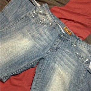 Nice elegant jeans! Stretchy easy fit! Comfy