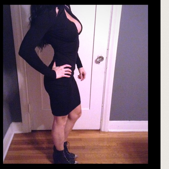 Sexy Asos long sleeve cut out dress - Picture 2 of 3