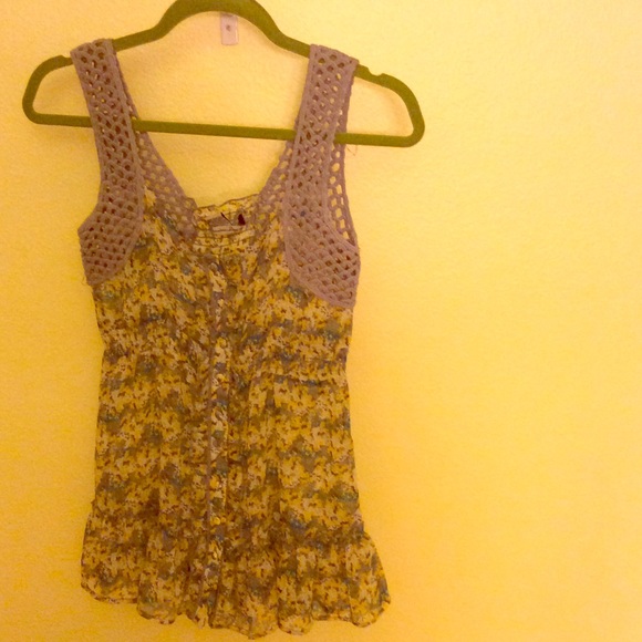Adorable knit blouse.