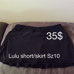 Black lulu skirt