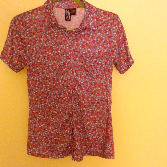 Fitted flower blouse.