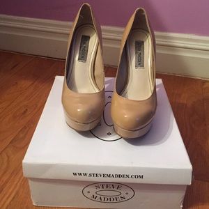 Steve Madden Nude round toe pumps