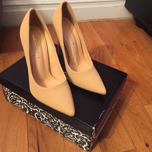 Shoe Republic LA Nude pointed pumps
