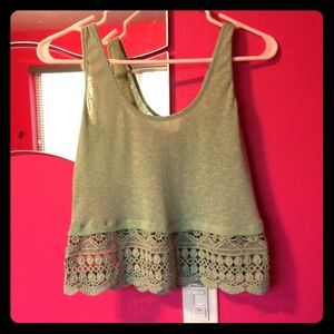 T-shirt with ontot cage design.