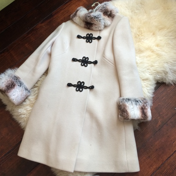 AMAZING! Vintage fur coat. Best fits size xs or s.